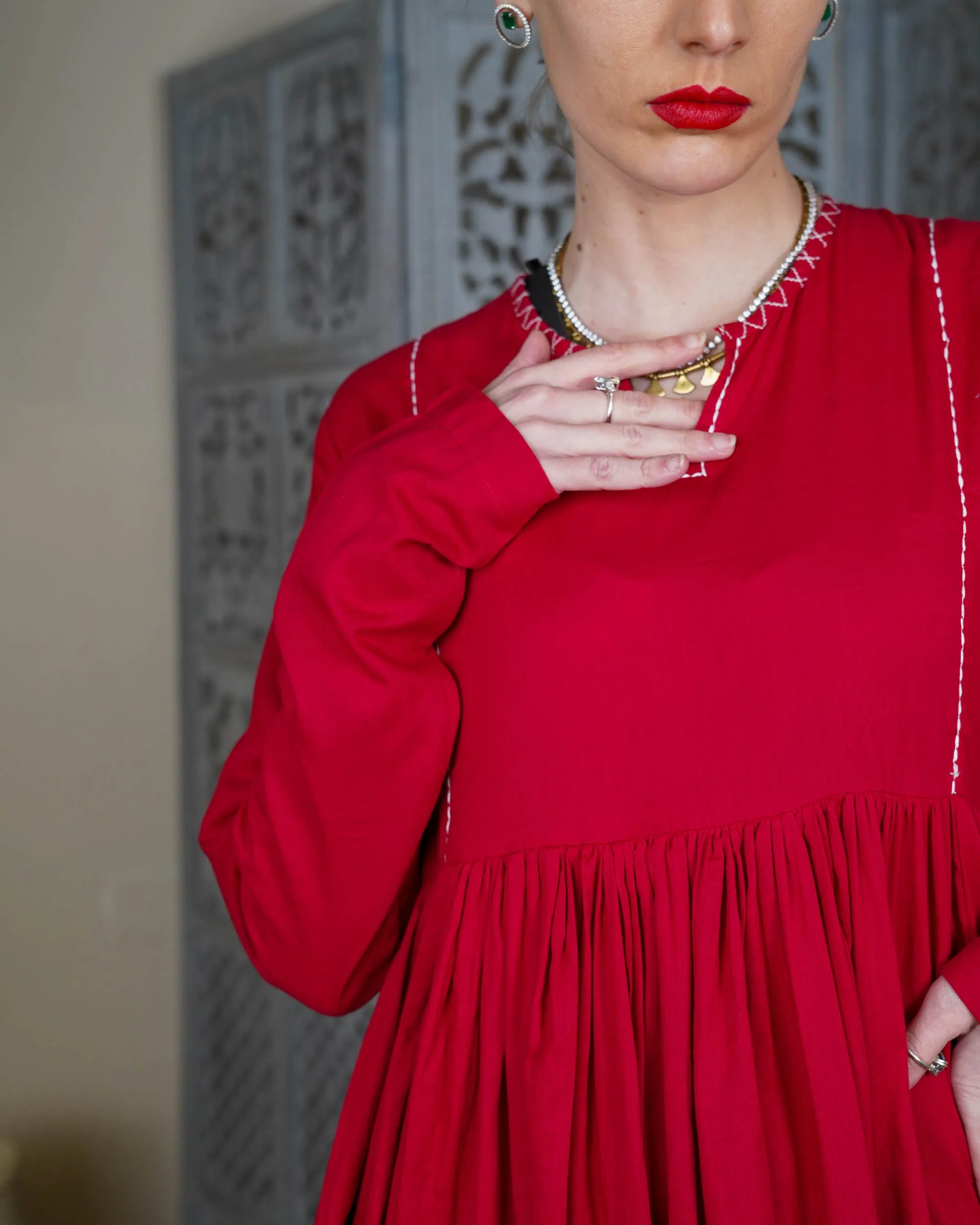 Embroidered neck with klosh design and waist gathered with long sleeves cotton kaftan 2952 - قفطان